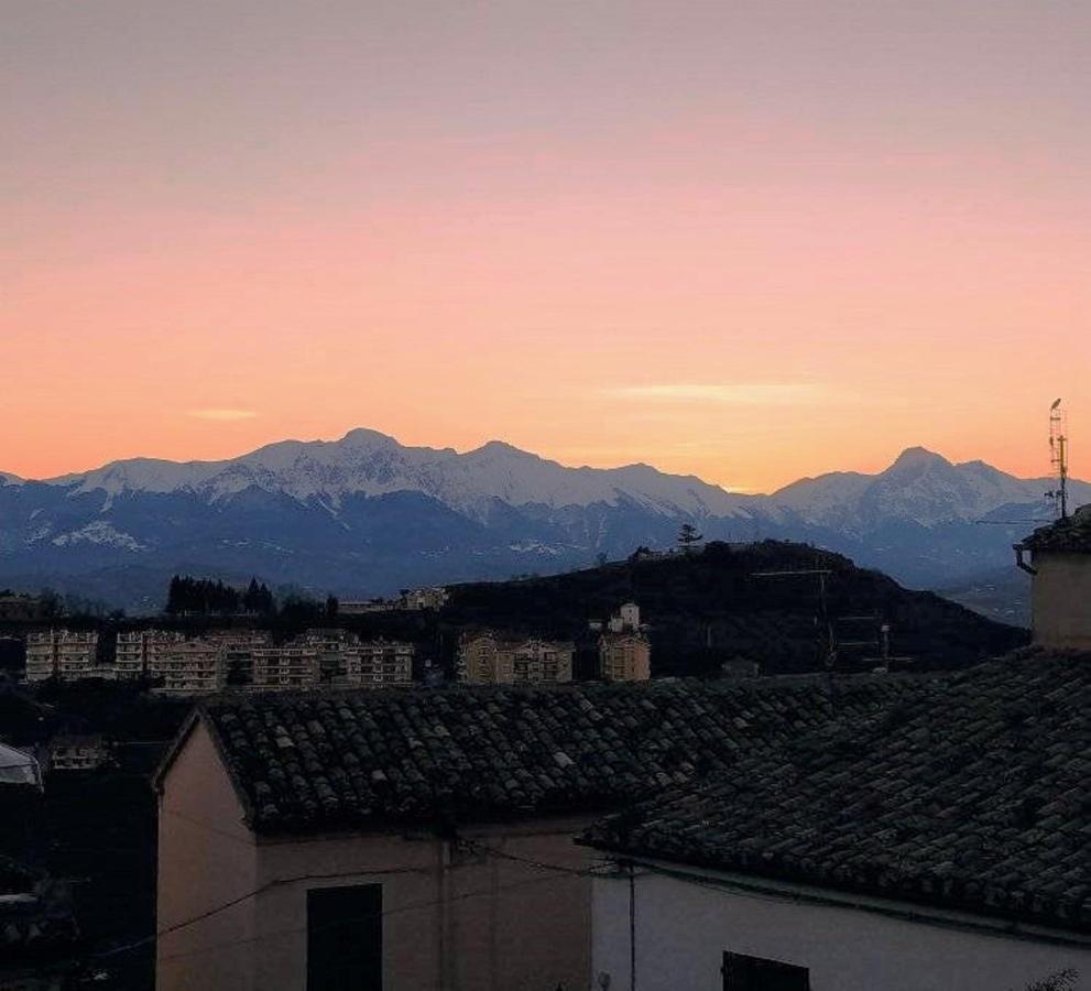 Casa In Centro Storico Vista Gran Sasso Apartman Atri Kültér fotó