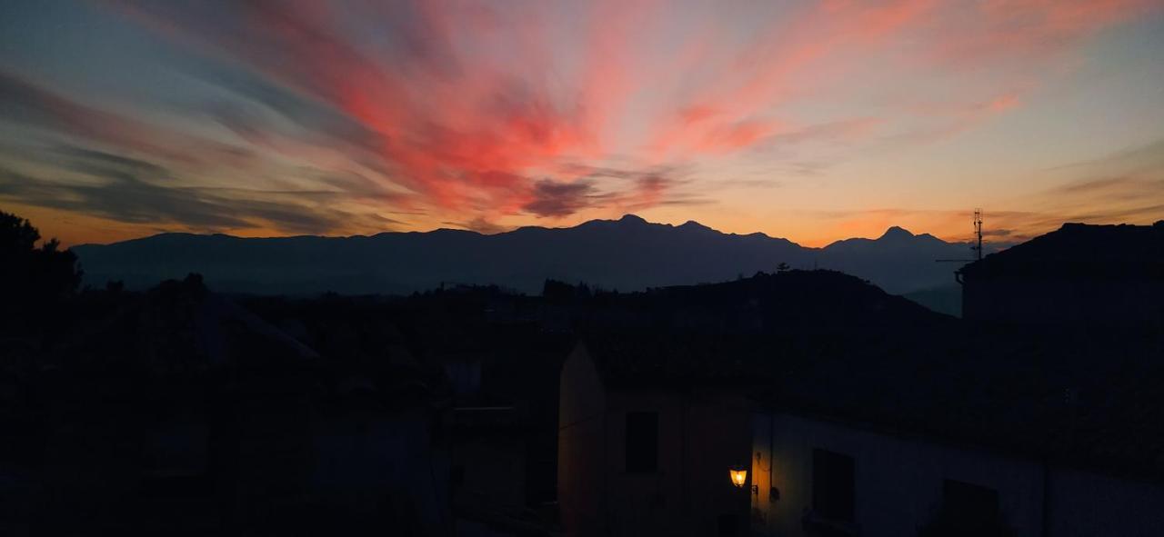 Casa In Centro Storico Vista Gran Sasso Apartman Atri Kültér fotó